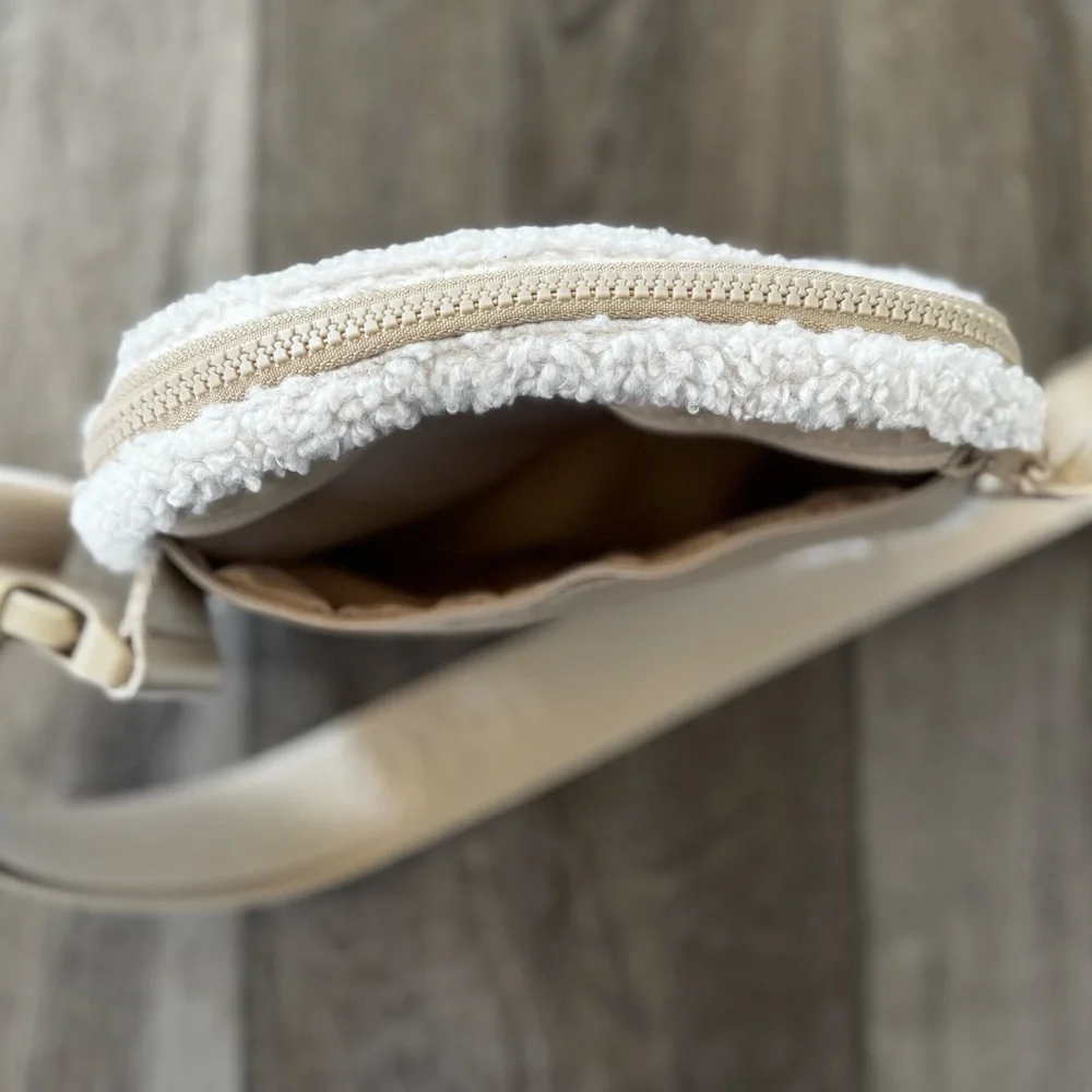 Lolë Crossbody Bag Cream / Tan Sherpa Unisex Belt Bag Adjustable Fanny Pack